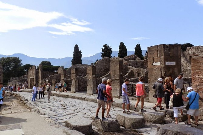 2 hours Pompeii Tour with Local Historian - Ticket Included - Cameo Factory and shop: the bonus stop that’s more than a souvenir trap