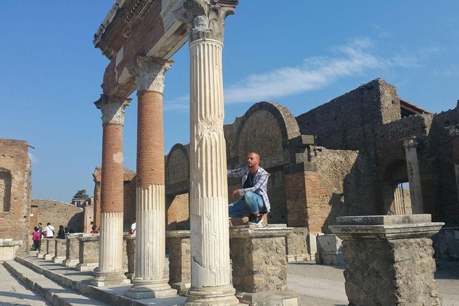 2 hours Pompeii Tour with Local Historian - Ticket Included - Guide quality in English: what to expect from a local historian
