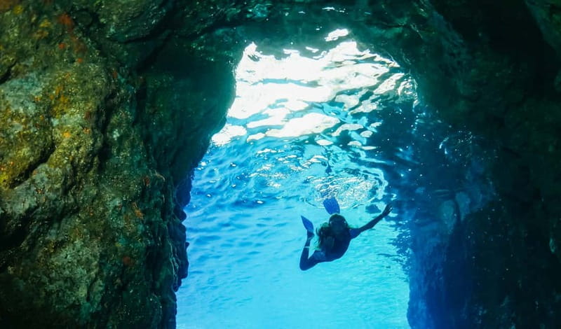 Amalfi Coast: Boat and Snorkeling Tour with Fruit & Drinks - Praiano: Africana Grotto and that blue water effect