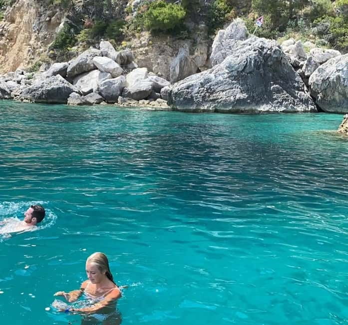 Capri: 2-Hours Boat Tour with Swimming, Limoncello and Snack - Guides you might meet: Francescos and Alessio