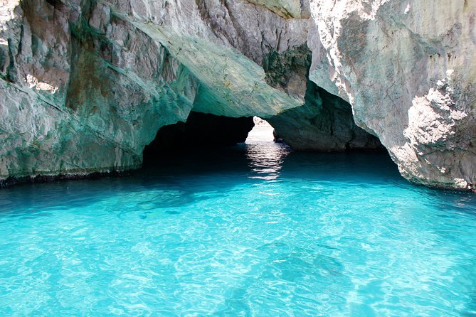 Capri Boat tour from Positano with Light Lunch, Drinks & Swim - Lunch, Prosecco, Wine, and Limoncello: Included Comfort That Actually Feels Good