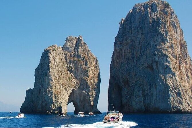 Capri Deluxe/First to Blue Grotto/from Sorrento Positano & Amalfi - Sea grottos: where the colors come from (and what you may pay extra)