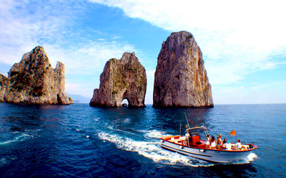 Capri: Island Boat Tour with Blue Grotto Stop - The itinerary rhythm: from Salto di Tiberio to Punta Carena Lighthouse