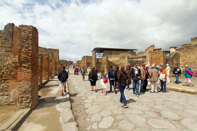 Complete Pompeii Skip the Line Tour with Archaeologist Guide - Main Street and Roman Baths: How People Moved and Met
