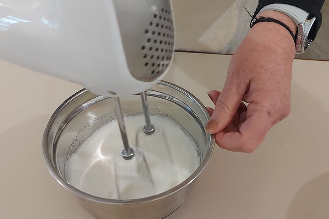 Cooking class with Pasta, mozzarella and Tiramisu with wine - Mozzarella Workshop: Getting the Texture Right