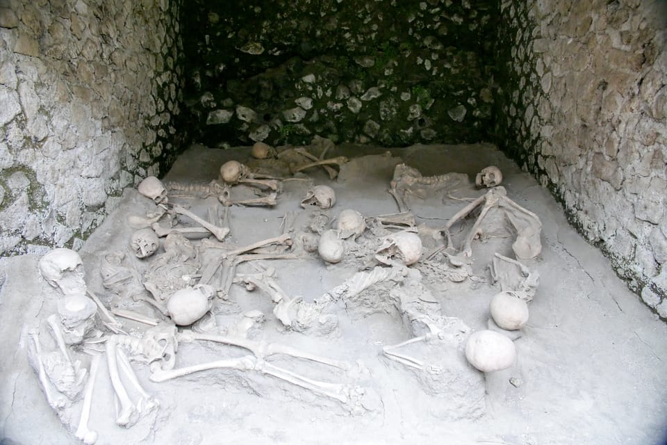 Ercolano: Herculaneum Entry Ticket with Optional Audio Guide - The eruption story: why the skeletons hit harder here