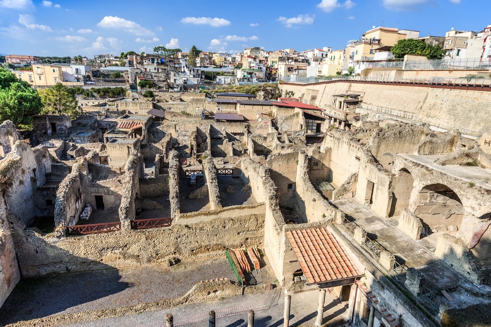 Ercolano: Herculaneum Entry Ticket with Optional Audio Guide - Audio guide on your phone vs the physical device
