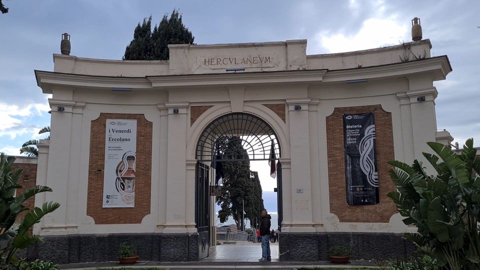Ercolano: Herculaneum Skip-the-Line Ticket & Audio Guide - Herculaneum (Ercolano) vs Pompeii: Why This Roman Town Feels Different