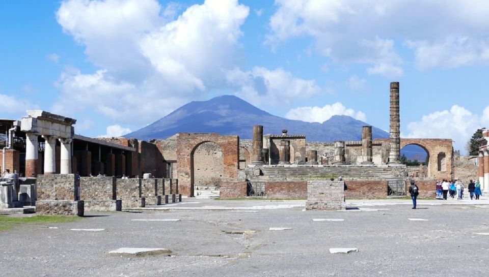 From Sorrento: Day Tour to Pompeii Ruins and Mount Vesuvius - Pompeii with a guide: what you’ll actually notice on the ground