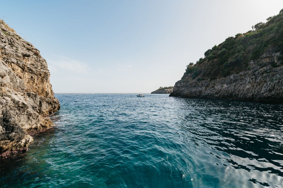 From Sorrento/Nerano: Amalfi and Positano Boat Tour - Comfort, group size, and onboard realities