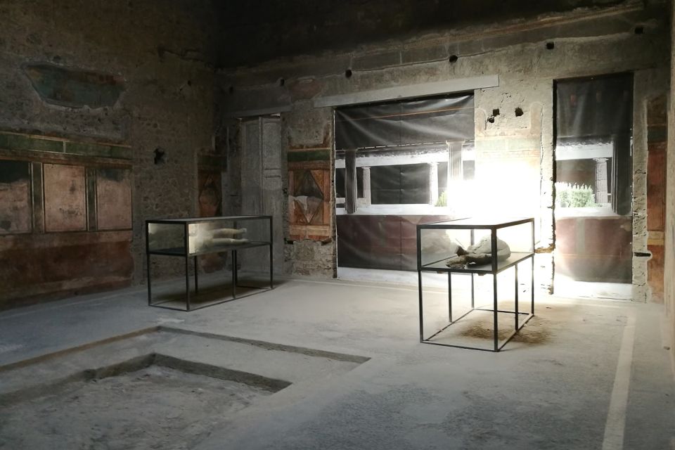 From Sorrento: Pompeii and Vesuvius Tour - The Coach Transfer: AC Comfort and Traffic Reality