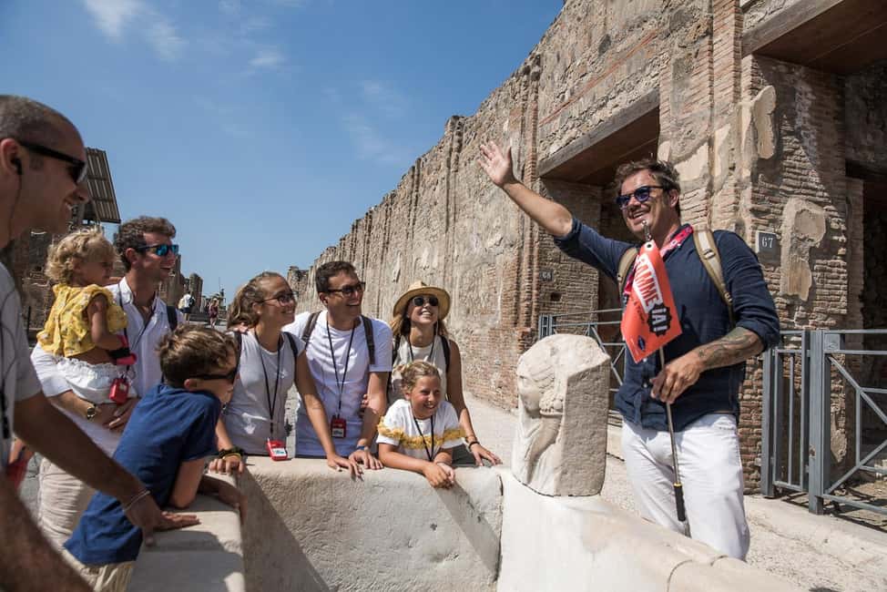 From Sorrento: Pompeii Half-Day Skip-the-Line Tour - When the guide makes the day: from bus host to archaeology expert