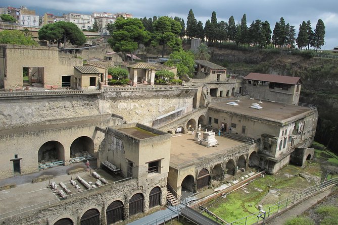 Guided Day Tour of Pompeii and Herculaneum with Light Lunch - Parco Acheologico di Ercolano: Herculaneum’s ash-buried atmosphere
