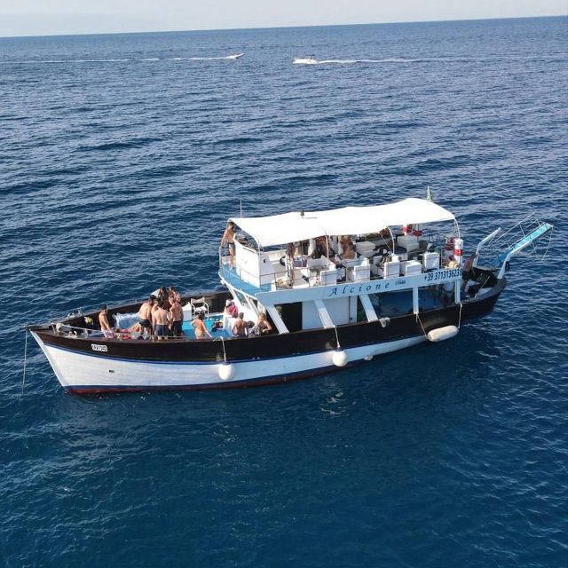 Ischia: Island Boat Tour with Neapolitan Lunch & Snorkeling - The route concept: circumnavigate Ischia with swim breaks