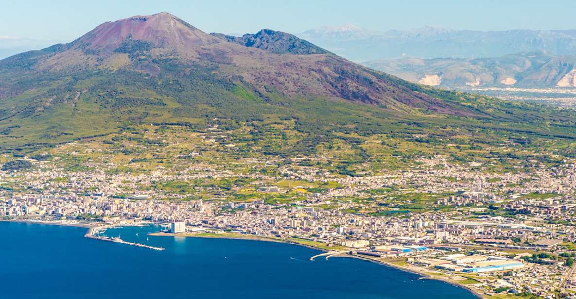 Pompei: Pompeii and Vesuvius Combo with Transfer and Tickets - One-Day Pompeii and Vesuvius: what this combo gets right