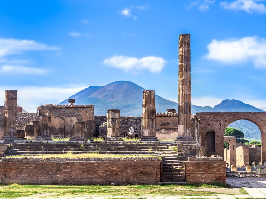 Pompei: Pompeii and Vesuvius Combo with Transfer and Tickets - Who should book this Pompeii and Vesuvius day trip?