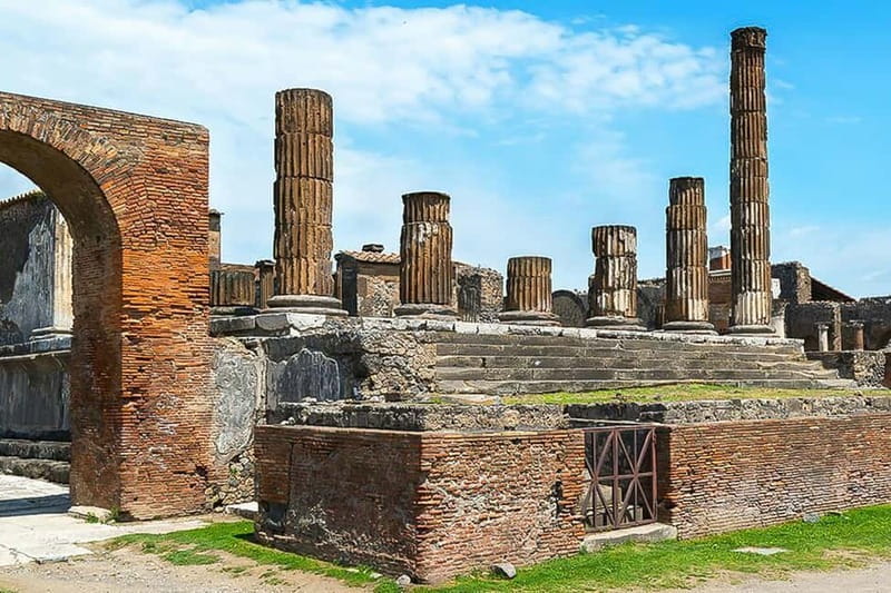 Pompei: Pompeii Private Tour - Entering Pompeii From Tempio Travel by the Circumvesuviana