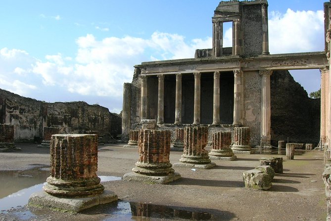 Pompeii: 2 Hour Private Tour with an Archeologist Guide - Your One Big Stop: Archaeological Park of Pompeii