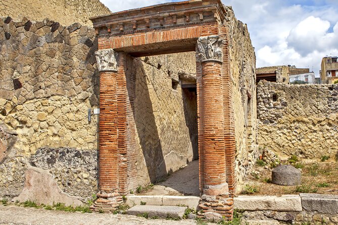 Pompeii and Herculaneum Small Group Tour with an Archaeologist - Pompeii to Herculaneum transfer: train ride vs minibus flow