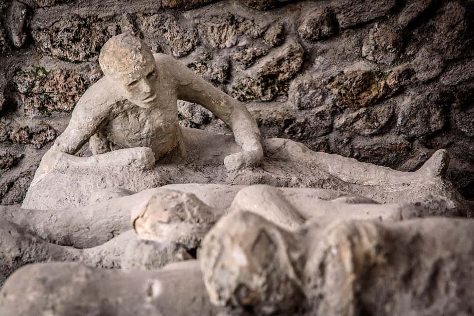 Pompeii: Archeological Tour & Wine Tasting at Mt. Vesuvius - The little details that make the guide matter