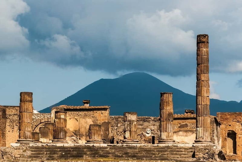 Pompeii: Exclusive Tour with Archaeologist and Entry Tickets - Macellum and plaster casts: the eruption becomes personal