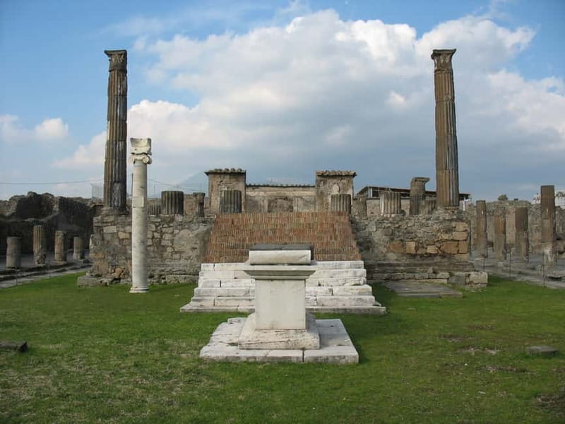 Pompeii: Group Tour with an Archeologist Guide - Porta Marina to the western ruins: how the 2-hour route is built