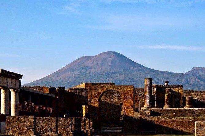 Pompeii Guided Group Tour with Entry Ticket and Archaeologist - Finding the meeting point at Pompeii (and why it matters)