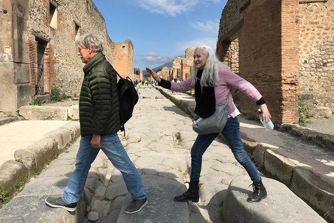 Pompeii Guided Tour & Horse Riding on Vesuvius with Lunch - The meeting point and how the day transitions