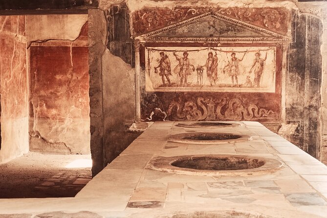 Pompeii Private Tour with an Archaeologist and Skip The Line - 3 hours - A step-by-step Pompeii walk your archaeologist guides you through