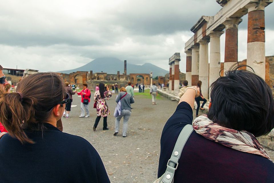 Pompeii: Skip-the-Line Guided Tour with Expert Archaeologist - Brothels, City Walls, and Views Over Naples