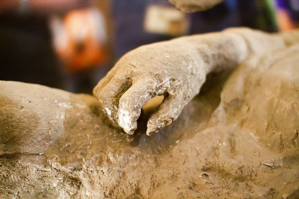 Pompeii: Skip-the-Line Guided Tour with Expert Archaeologist - The Shops and Everyday Foods: A Roman Bakery Still Feels Strange
