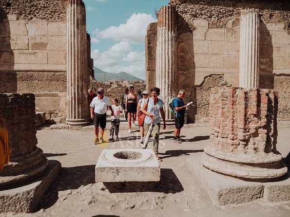 Pompeii Small Group Tour with an Archaeologist - Lupanar and Brothel Lane: A Look at the Most Famous Ruins