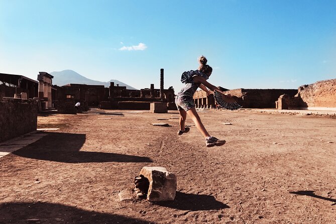 Pompeii Small Group with an Archaeologist and Skip The Line - Meet the Team: When the Guide Can Answer Real Questions