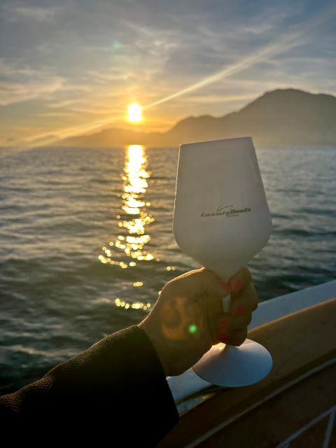 Positano: Shared Sunset Cruise - The 1.5-hour route: Positano to Praiano and the Amalfi Coast views