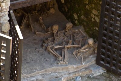 Private Day Tour to Vesuvius, Herculaneum & Pompeii with Pick Up - Pompeii Archaeological Park: gates, the Forum, baths, and famous homes