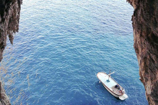 Private Island of Capri by Boat - A private Capri boat loop that works even with limited time