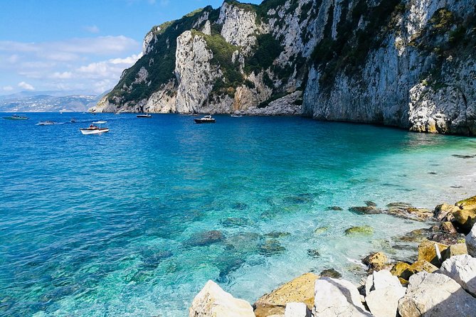 Private Island of Capri by Boat - Skippers and guides: why the human touch shows up