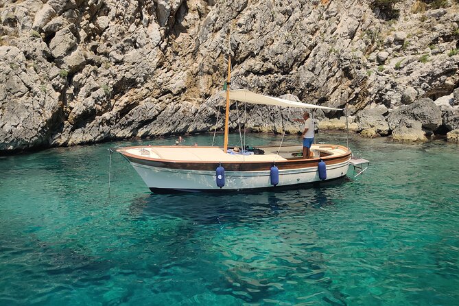 Private tour in a typical Capri boat - Drinks, music, and the little touches that make it feel special