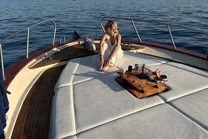 Shared Sunset Cruise from Positano with Drinks & Snacks 1.5-Hour - Weather rules and sea conditions: how to protect your evening