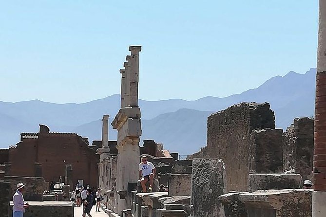 Sharing Tour of Pompeii - Meeting at Pompei Scavi Villa Dei Misteri (And Why That Helps)