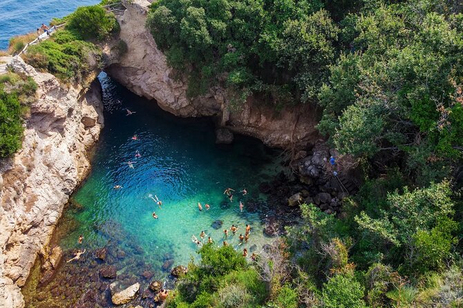 Sorrento Coast Cruise with Limoncello Tasting - Bagni della Regina Giovanna: photo stops near Roman ruins