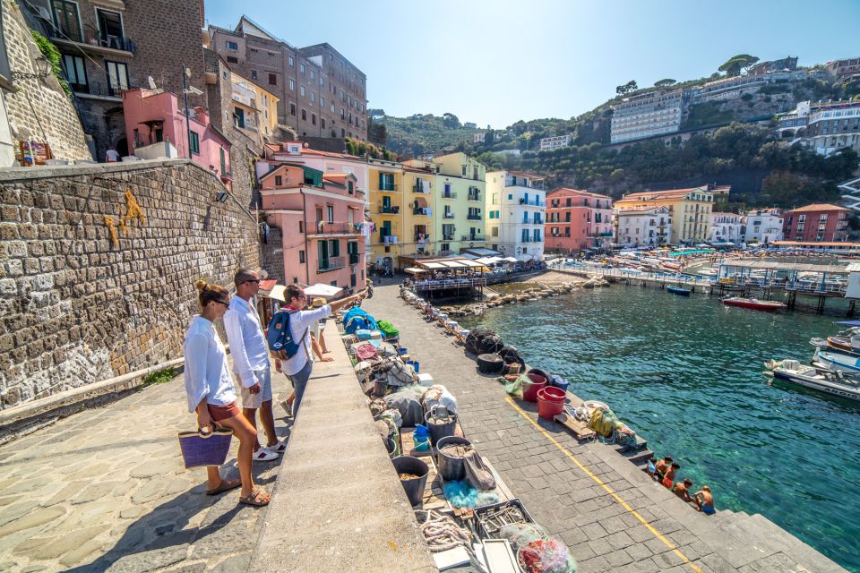Sorrento: Guided Walking Tour & Street Food Experience - Street Food Break: tagliere, fruit, and cuoppo fritto