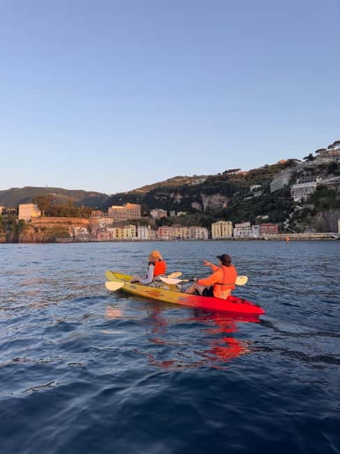Sorrento: kayak small group tour to Bagni Regina Giovanna - Kayaking Sorrento’s Coast from Marina Grande