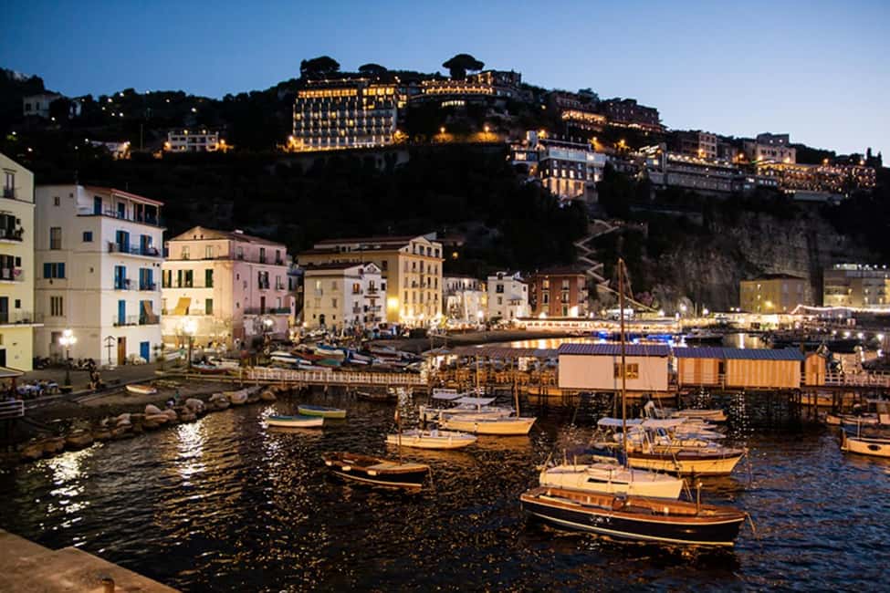 Sorrento: Night time Walking Tour & Limoncello Tasting - Villa Comunale: night views and the sea-breath feeling
