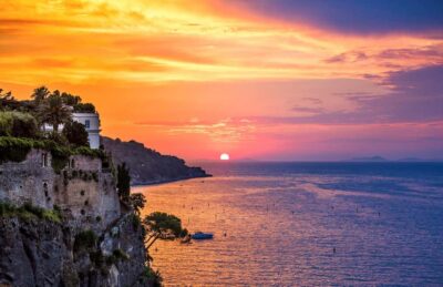 Sorrento: Night time Walking Tour & Limoncello Tasting - The 1.5-hour night rhythm: history first, then the sea