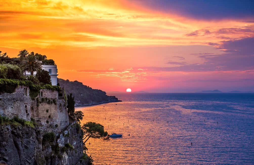Sorrento: Night time Walking Tour & Limoncello Tasting - The 1.5-hour night rhythm: history first, then the sea