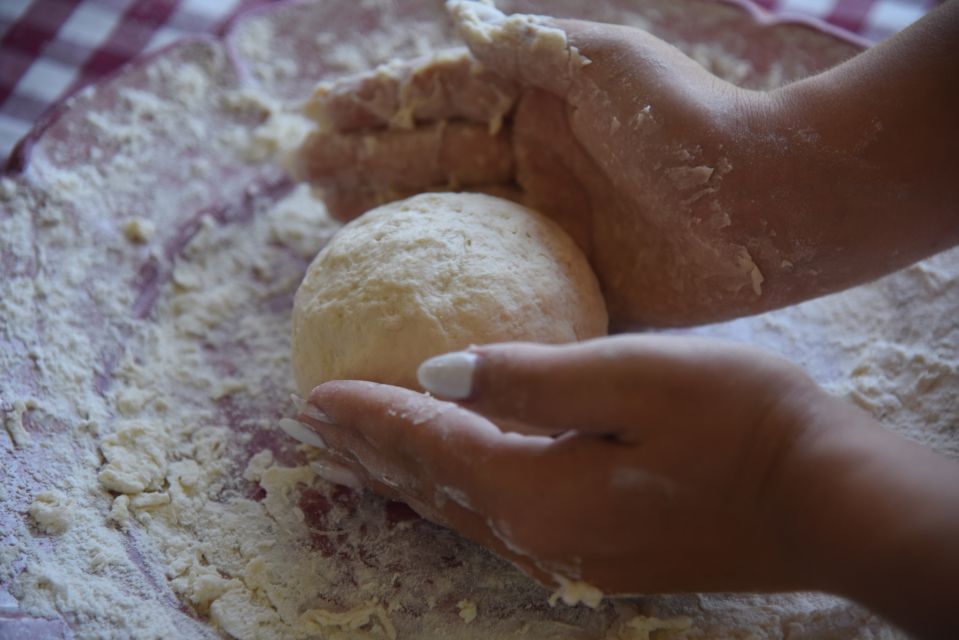 Sorrento: Pizza Lesson, Wine, and Limoncello at a Local Farm - Wine tasting and farm tastings: what to sip while you learn
