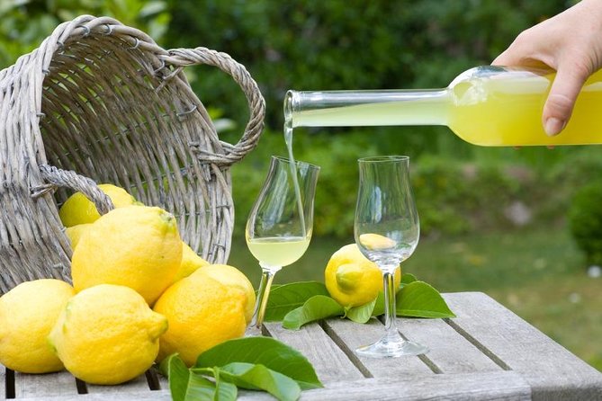 Walking Food Tour in Sorrento w/ Limoncello Factory Lemon Grove - Piazza Torquato Tasso: The Start With a Built-In Treat